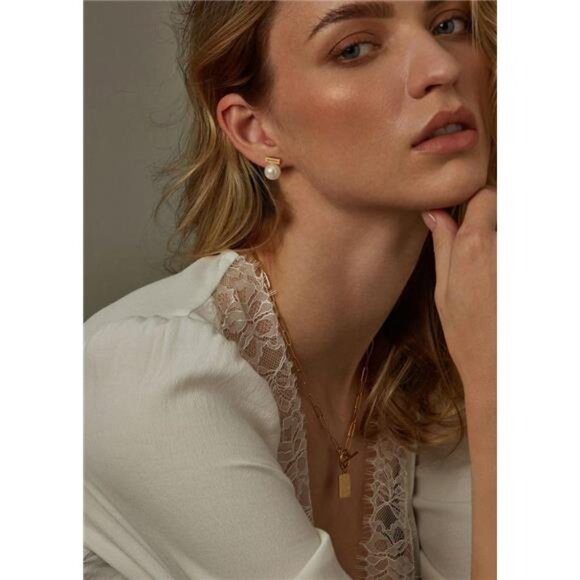 ✨ 18K Gold Plated Bar Earrings with Simulated Pearl – Dainty Modern Studs - Picture 2 of 4